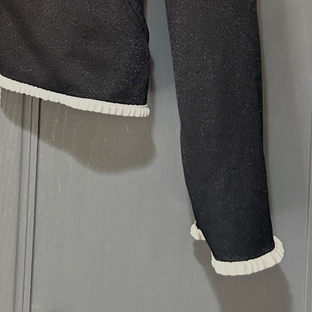 RARE! Adidas Black and White Cropped Jacket Ruffled Edges S - Picture 6 of 6